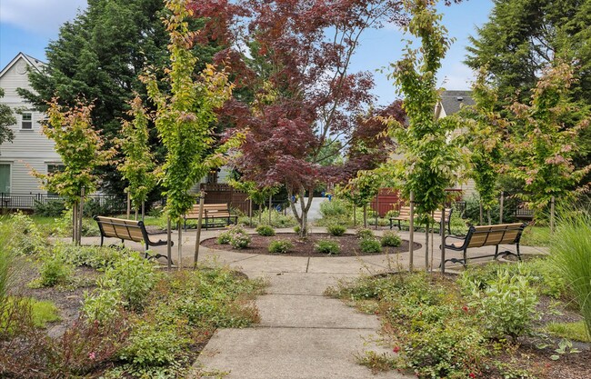 Building Photo - 4BR/2.5BA Home with Main-Level Bedroom/Office — Central A/C & Fenced Yard | Orenco Gardens, Hills...