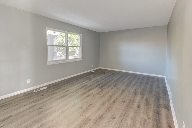 Building Photo - 9115 Nieman Rd