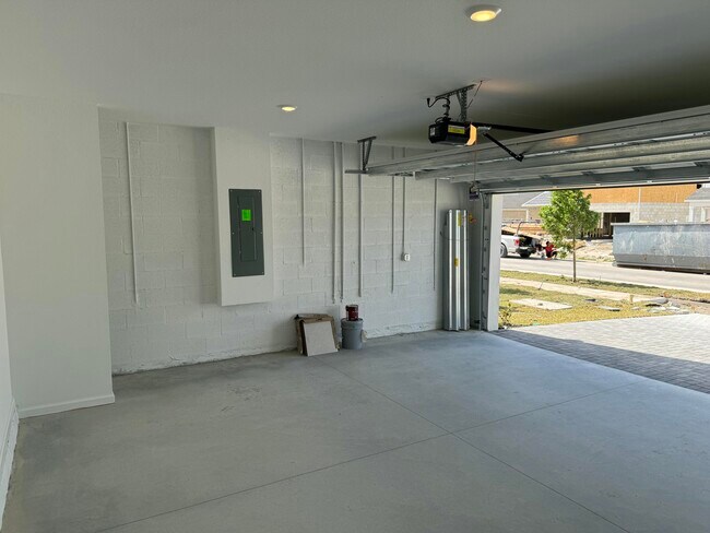 Building Photo - 10856 NW Everbreeze Dr
