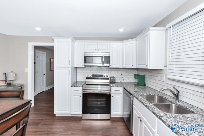 Building Photo - 2910 Wilson Dr NW