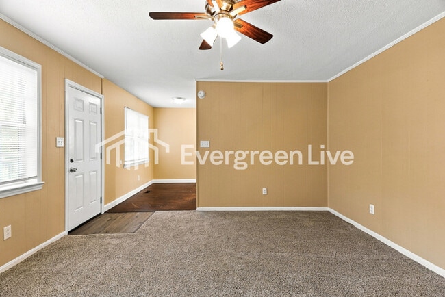 Building Photo - 1412 Highland Dr