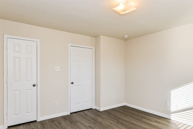 Building Photo - 715 North Ella Creek Drive
