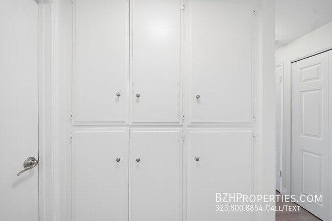 Building Photo - 333 S Elm Dr