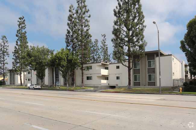 Building Photo - The Corinthian Apartments