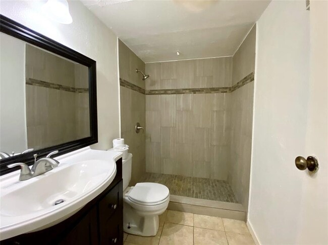 Building Photo - 6701 Sands Point Dr