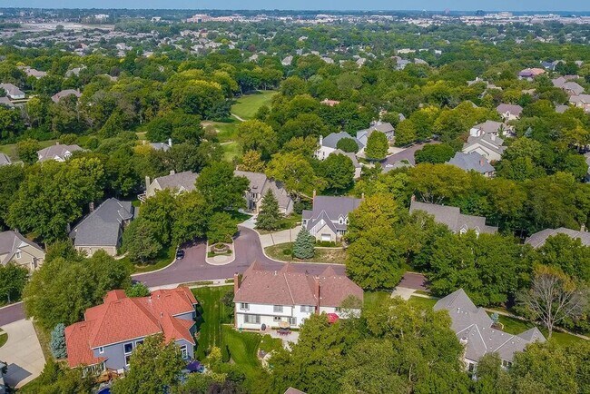 Building Photo - {5801} Spacious 2 Story Home in highly des...