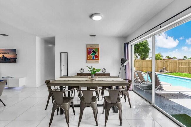 Building Photo - 7061 Coolidge St