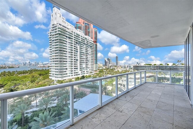 Building Photo - 100 South Pointe Dr