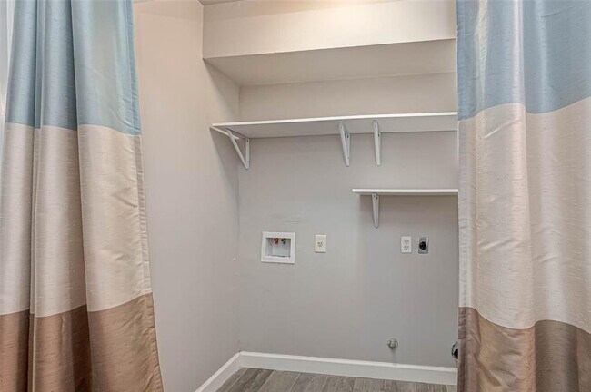 Building Photo - 11627 Briar Rose Dr