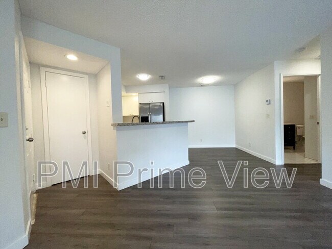 Building Photo - 3410 Pinewalk Dr N