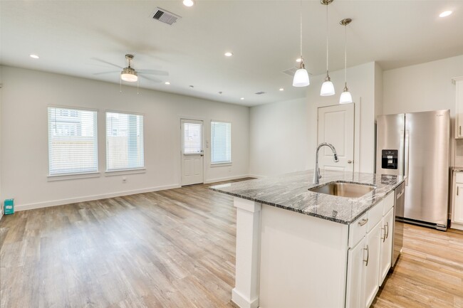 Building Photo - 3022 La Latina Dr