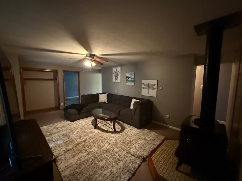 Building Photo - 6076 Smith Rd