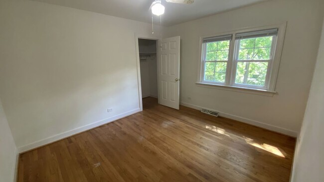 Building Photo - 2 Bed / 1 Bath Single Family (Available 12...