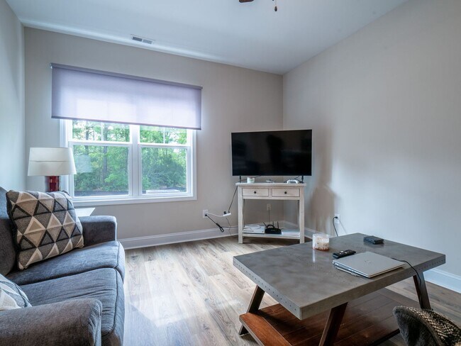Building Photo - 355 S Stingray Ln