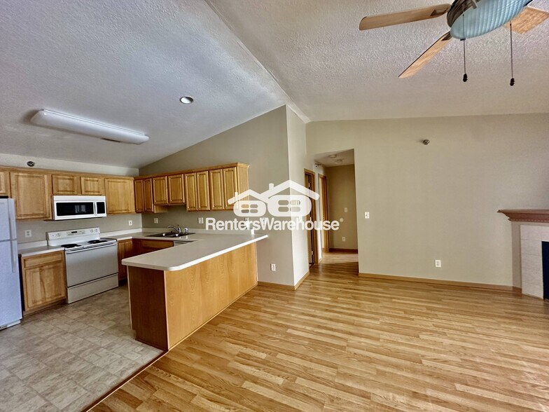 Building Photo - 5924 Sutton Pl