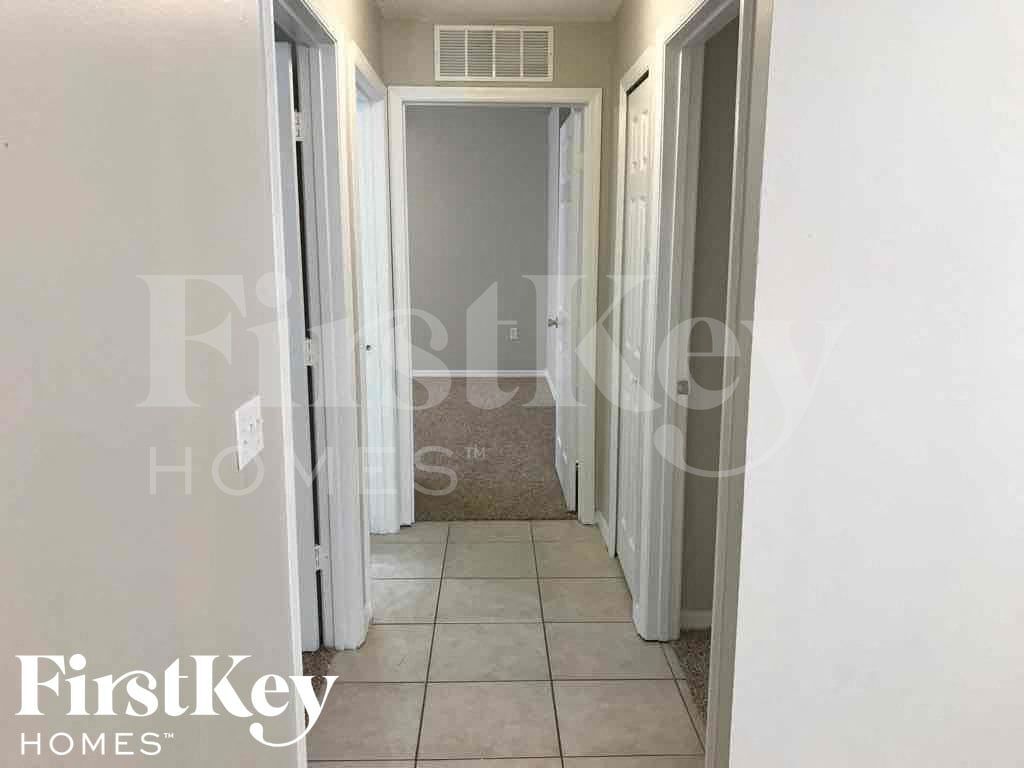 Building Photo - 7428 Little Pond Ct