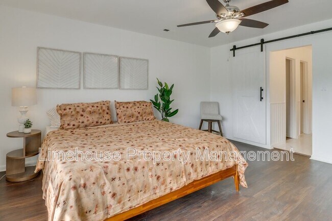 Building Photo - 749 Quesnel Dr