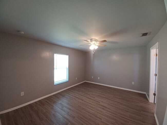 Building Photo - 2720 Soaring Hawk Dr