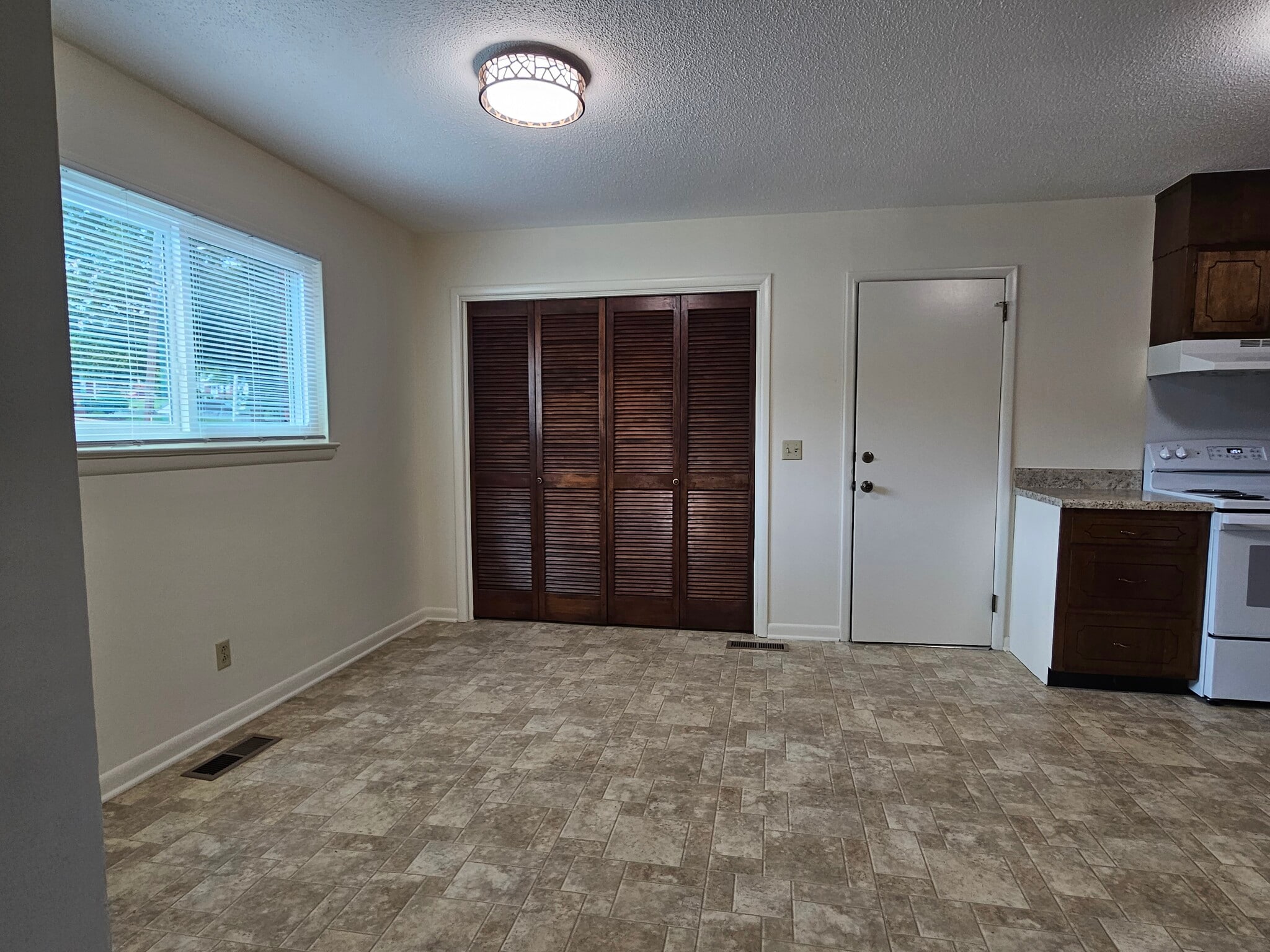 Building Photo - 303 S Germantown Rd