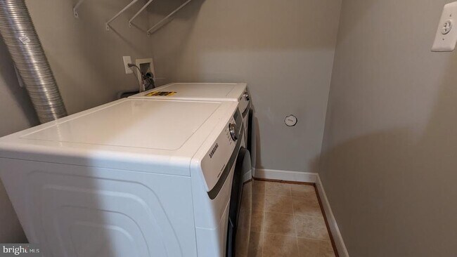 Building Photo - 12950 Tonka Ct