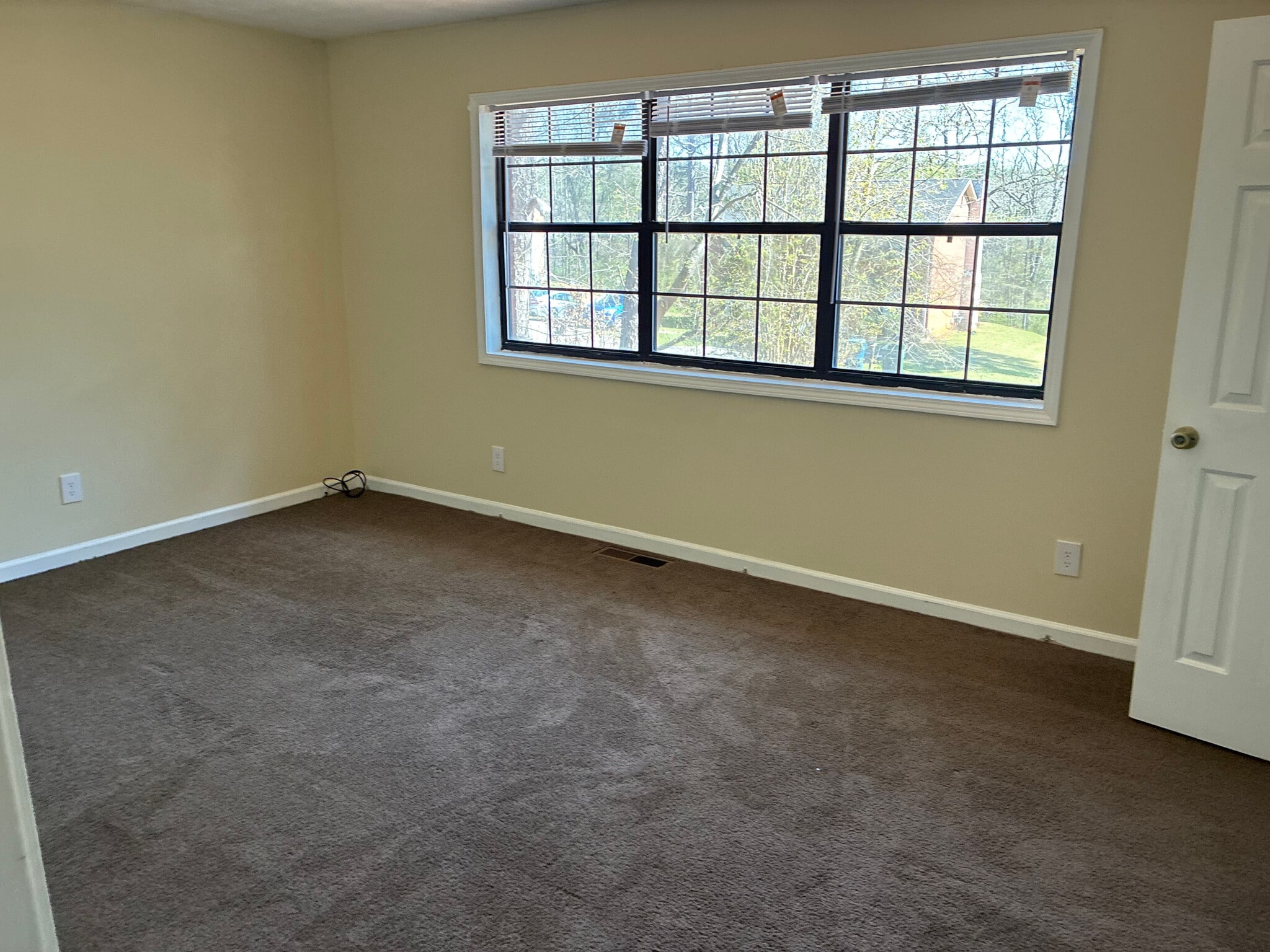 Building Photo - Room in Townhome on Patterson Cir