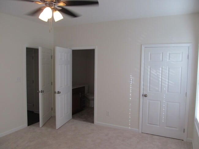 Building Photo - Lower level Condo