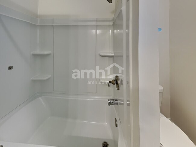 Building Photo - 7077 Creeksong Dr