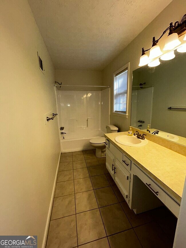 Building Photo - 155 Fay Dr