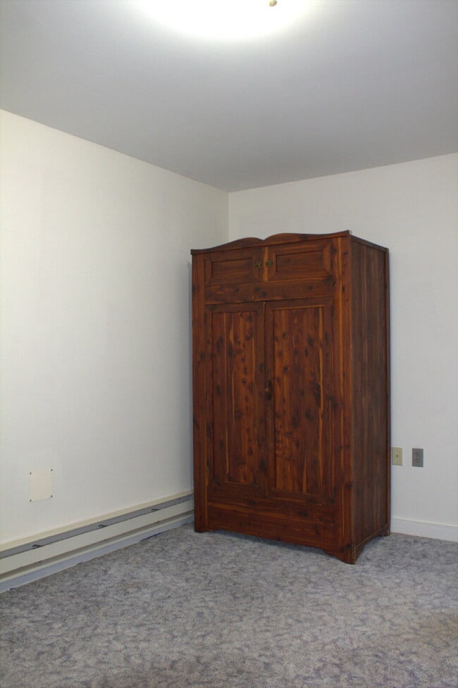 Building Photo - "Charming 2-Bed Retreat with Hardwood Elegance in Scenic Marshall, NC"