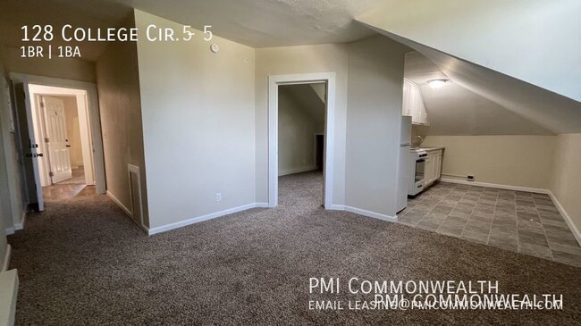 Building Photo - 1 bed/1 bath apartment (available (3/15)