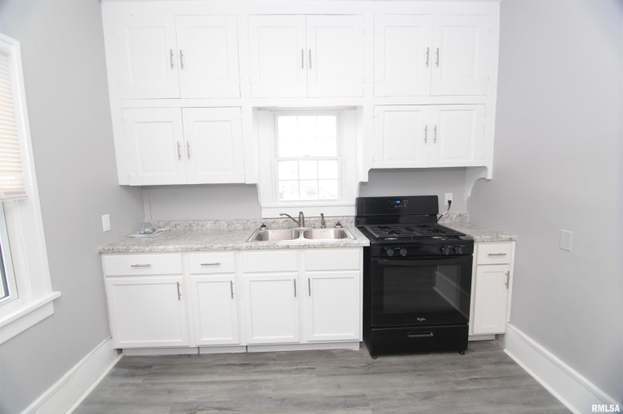 Building Photo - 1124 18th Ave