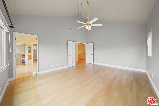 Building Photo - 248 S Swall Dr