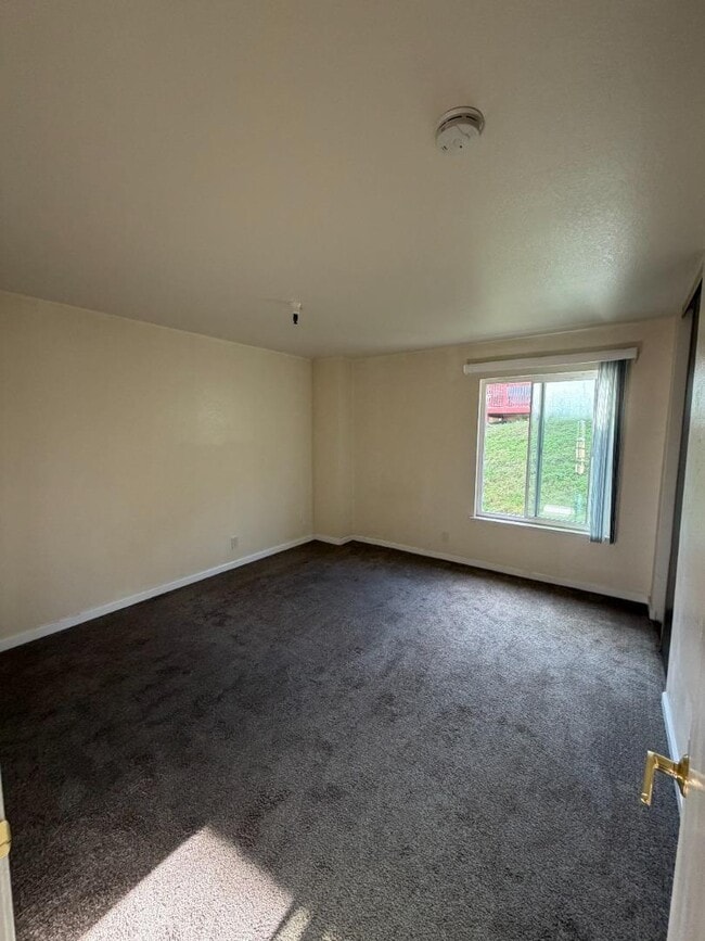 Building Photo - 190 Eastmoor Ave