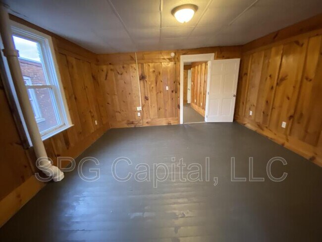 Building Photo - 233 W Jackson St