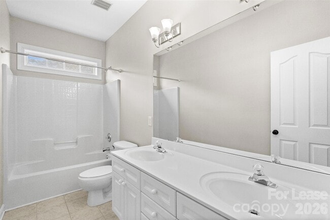 Building Photo - 704 Deercross Ln