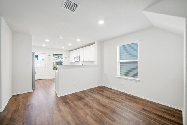 Building Photo - 13721 Crossbow Rdg