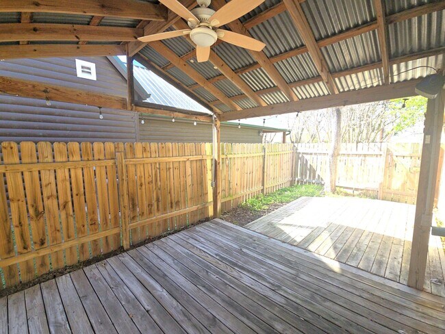 Building Photo - 409 Commerce St