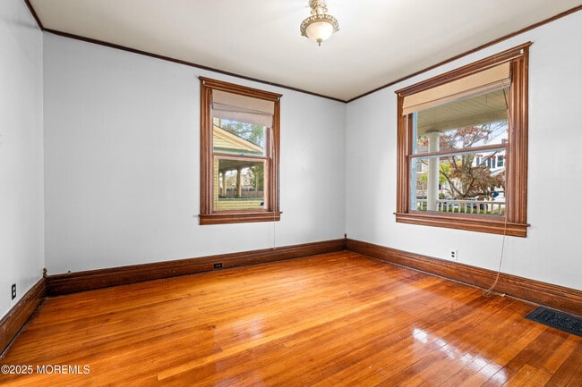 Building Photo - 50-52 Peters Pl