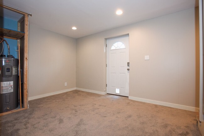 Building Photo - Spacious and Updated 4 Bedroom with Stunni...