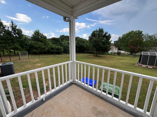 Building Photo - 608 Lakeview Dr