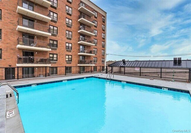 Building Photo - 230 W Broadway