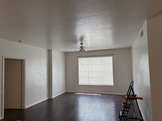 Building Photo - 1 bed 1 bath condo in Metrowest