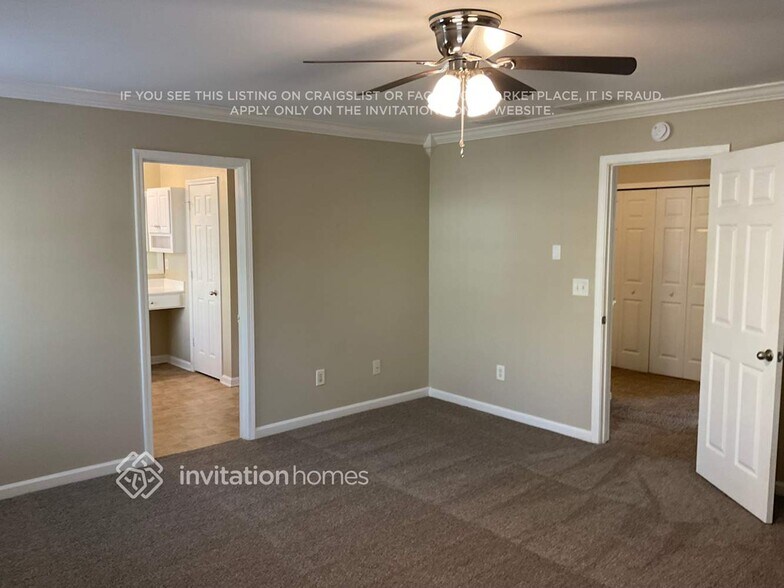 Building Photo - 2440 Sheldon Pl