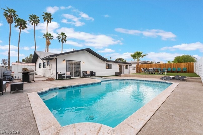 Building Photo - 3992 Chinchilla Ave