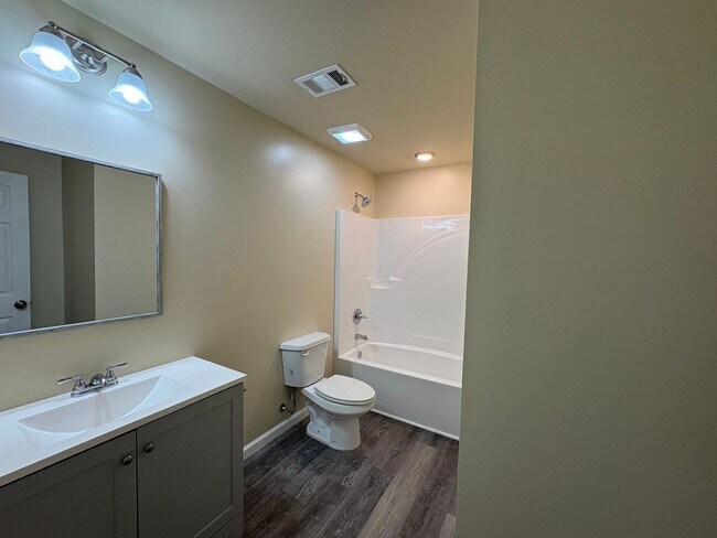 Building Photo - 308 S Third Street-Apartment 1