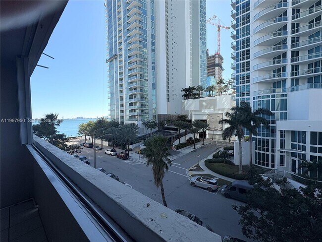 Building Photo - 505 NE 30th St