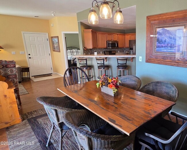 Building Photo - 1975 S Blooming Hills Dr