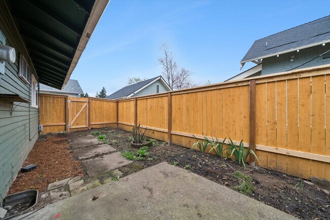 Building Photo - 5143-5145 SE Knight