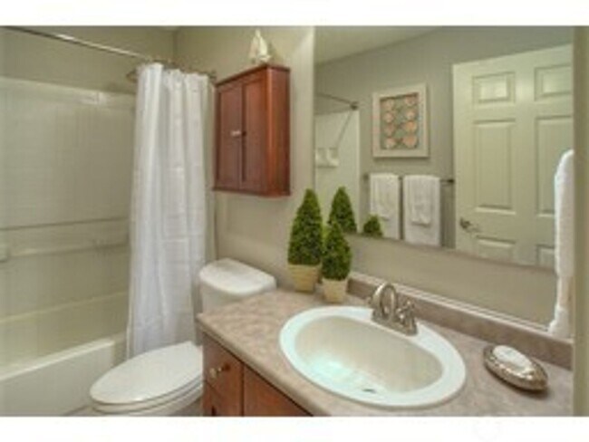 Building Photo - 3Bd/2Bd Issaquah Condo