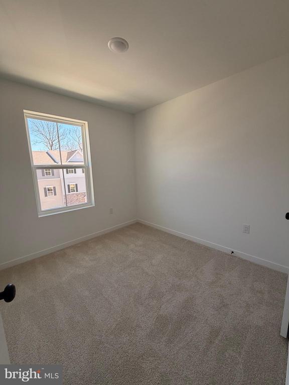 Building Photo - 46 Basswood St